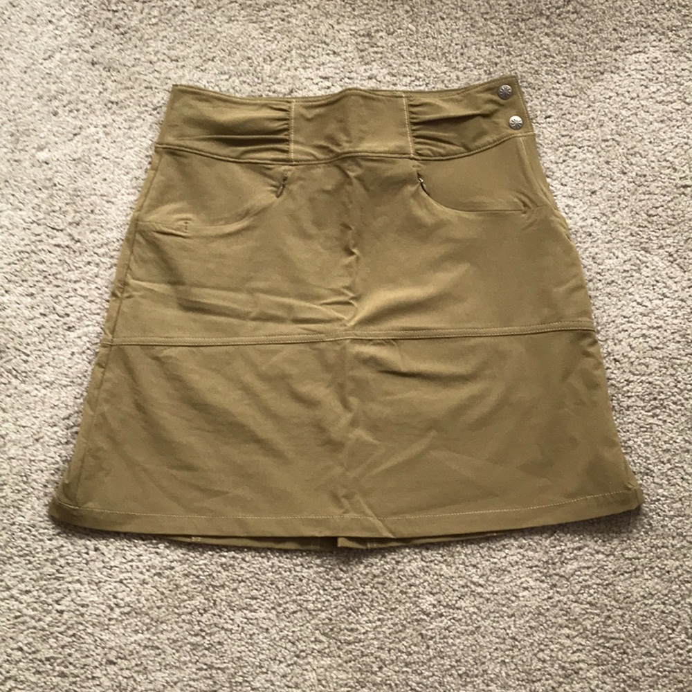 Athleta Olive Hit The Trail Skort 4T